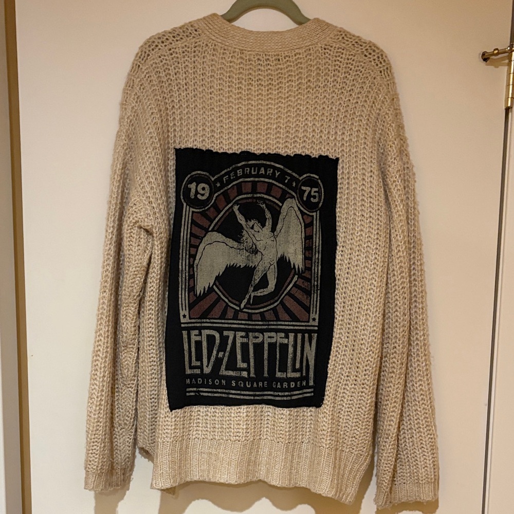 Chunky Cream Knit Cardigan with Black Graphic Panel